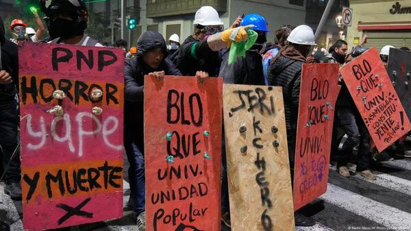 Un muerto y más de 100 heridos en protesta en Lima