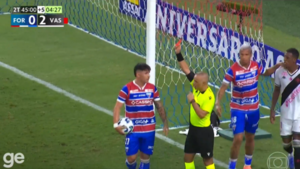 Adam Bareiro, expulsado en Fortaleza