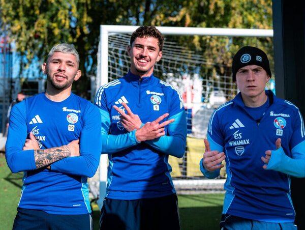 Versus / El regalo especial que le entregó Julio Enciso a un compañero de equipo