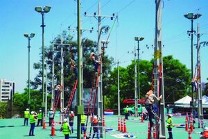 Mujeres electricistas en el Rodeo Nacional de la ANDE