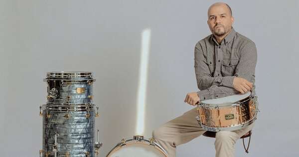 La Nación / Gira didáctica del baterista Víctor Morel llega a Asunción