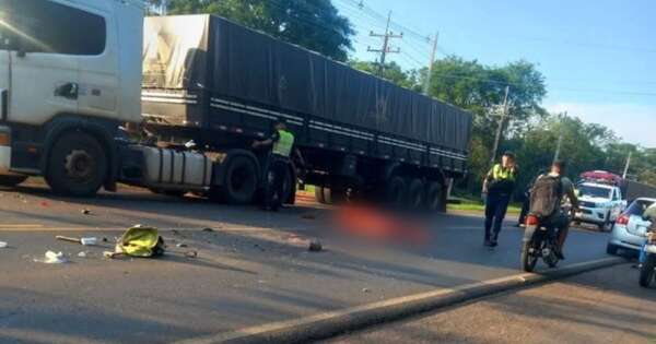Diario HOY | Accidente en Guairá: motociclista muere arrollado tras rozar contra un Scania