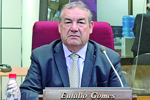 Carlos Viveros pide protección para hablar de Lalo Gomes