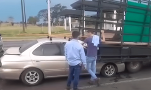 Camión sin frenos provocó accidente sobre Acceso Sur