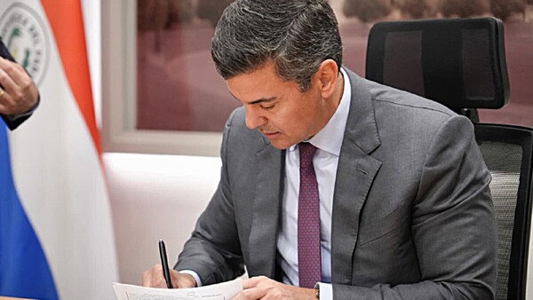 Peña reglamentó polémica Ley de la Carrera Civil