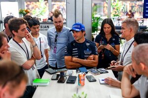 Versus / Carlos Sainz mantiene sus críticas a la cobertura televisiva del GP de Singapur