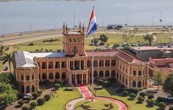 Peña firma el decreto que pone en marcha la controvertida Ley del Servicio Civil