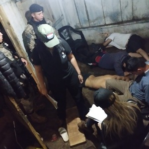 Allanamiento en Pacú Cuá culmina con detención de cuatro personas e incautación de drogas