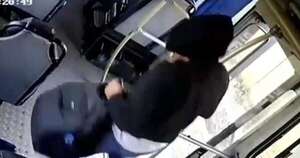 La Nación / Se presentó a la Fiscalía denunciado por acto obsceno en un bus en Pirayú