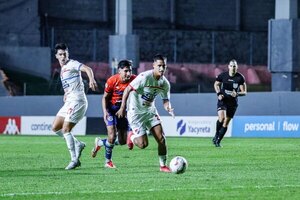 Versus / 2 de Mayo y Nacional, por mantenerse en el pelotón de los que pelean por el título