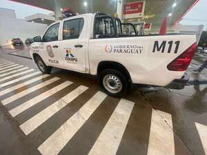 Choque entre patrullera policial y automóvil en pleno centro de Encarnación