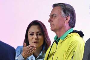 La esposa del exmandatario Bolsonaro no descarta candidatura presidencial - Mundo - ABC Color