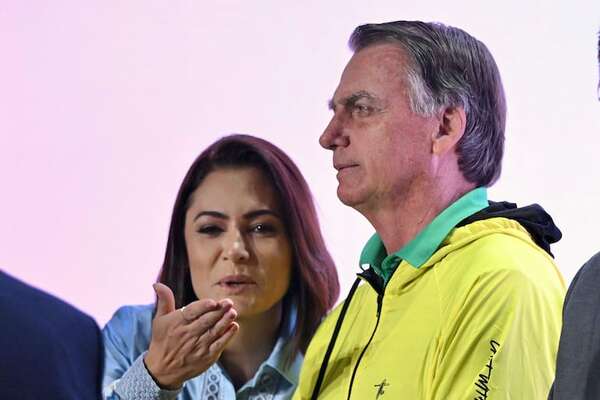 La esposa del exmandatario Bolsonaro no descarta candidatura presidencial - Mundo - ABC Color