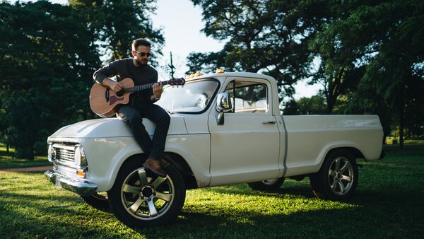 Iván Zavala lanza "Basado en Hechos Reales", su cuarto disco de estudio