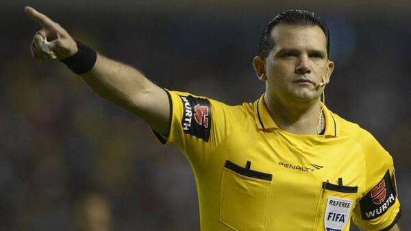Carlos Amarilla se mantiene: bien anulado el gol de Carlos Humberto Paredes en el Superclásico del Apertura 2012