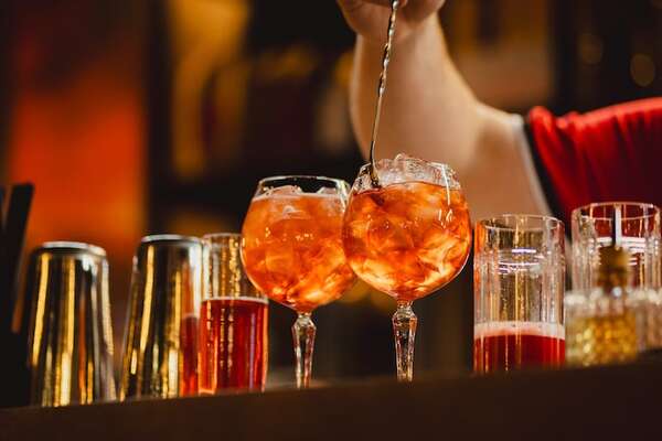 Aprendé a hacer un cóctel Spritz al vermut - Gastronomía - ABC Color