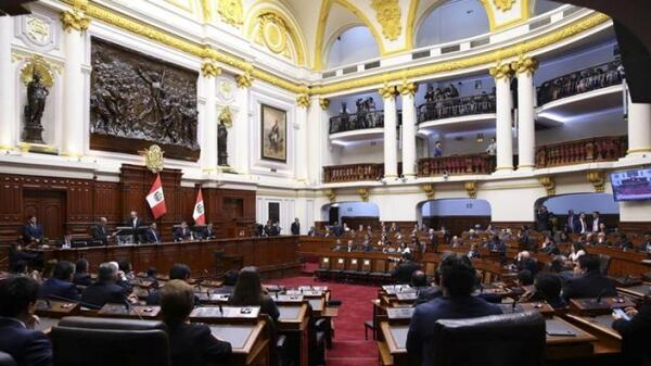 Congreso de Perú rechaza moción de censura contra presidente
