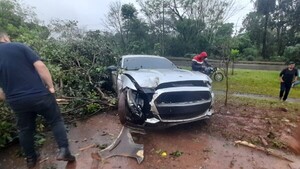 Automovilista pierde el control y choca contra varios árboles en Hernandarias