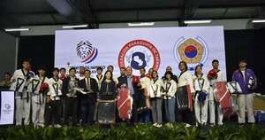 La Nación / Embajada de Corea entregó al COP uniformes para la Selección Paraguaya de Taekwondo