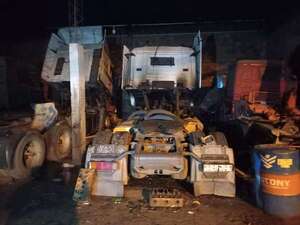 Incendio provocado destruye camiones en empresa transportadora de San Lorenzo - Policiales - ABC Color
