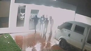 Video: Dueño de una vivienda repele a balazos a un grupo de delincuentes en Minga Guazú