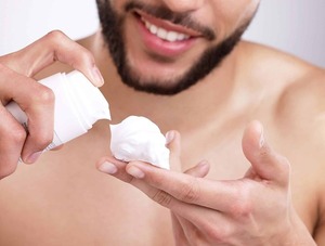 Cuidar la pieles cosa de hombres: rutina y consejos dermatológicos