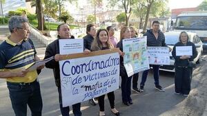 Víctimas de “mafia de los pagarés” denuncian presiones y amenazas de abogados de “empresas cómplices” - Nacionales - ABC Color