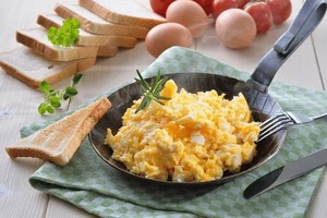 Paraguay va por un récord Guinness con huevos revueltos