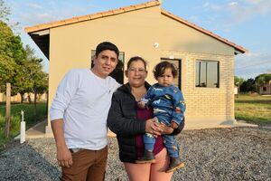 Sueños cumplidos en Paraguarí: 75 familias estrenan casa propia - ADN Digital
