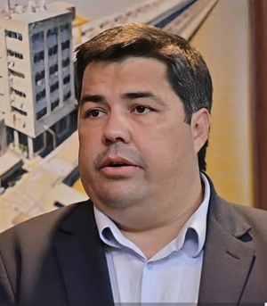 Despiadada EBY obliga a desistir de denuncia en su contra para entregar vivienda y, en vez de cumplir, ordena desalojo – La Mira Digital