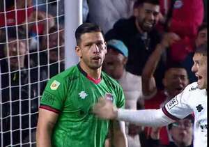 Grosero error de Juan Espínola, apuntado por su entrenador - Fútbol Argentino - ABC Color