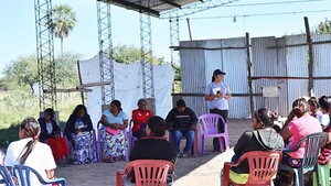 Una docente desafía distancias del Chaco para enseñar a leer y escribir