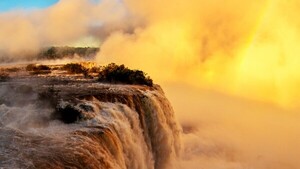 Crecida en el Yguazú vuelve más imponentes a las Cataratas
