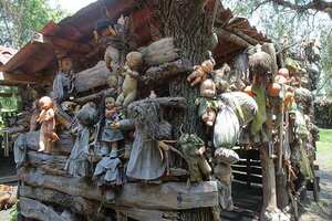 Terror y arte en los canales de Xochimilco: La Isla de las Muñecas cautiva al mundo
