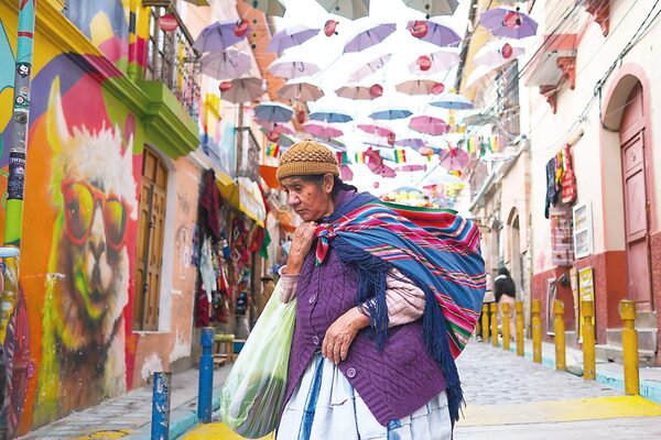 Bolivia vota en un histórico balotaje sin el MAS en carrera