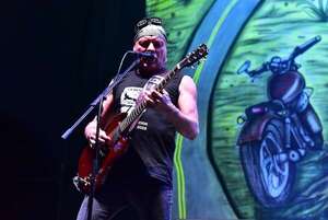 La Renga entrega una fuerza arrolladora de rock en el Puerto de Asunción - Música - ABC Color