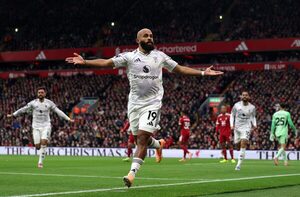 Manchester United rompió la racha de nueve años sin ganar al Liverpool en Anfield