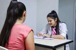 Octubre Rosa: las mujeres tienen derecho a licencia remunerada para exámenes preventivos   - Nacionales - ABC Color