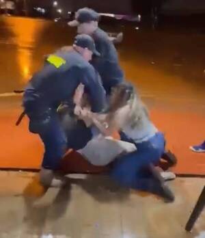 ¡Pelucas, uñas y pestañas postizas volaron en un moquetazo en Santa Rita!