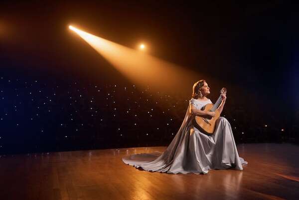 Octubre Rosa: “Mi guitarra me esperaba hasta que pudiese levantarme otra vez”, dijo Berta Rojas - Música - ABC Color