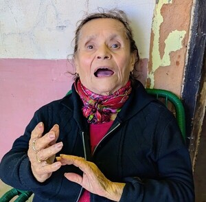 Abuelita de 90 años con orden de desalojo de la EBY: “Van a tener que pasar sobre mi cadáver para echarme de mi casa” – La Mira Digital