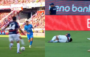 Versus / ¡Muy fuerte! Abel Paredes vio la roja por esta tremenda falta sobre Quintana