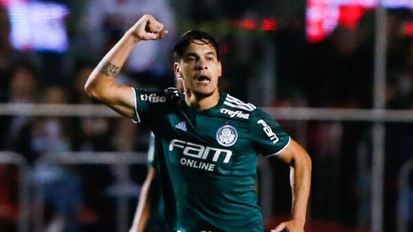 Acrobático gol de Gustavo Gómez