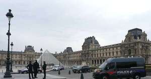 La Nación / Roban joyas del Louvre