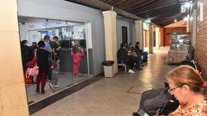 Reducción horaria de médicos y alta demanda saturan al Hospital Calle’i