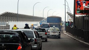 Unos 6.200 brasileños cruzan a diario el puente para ganarse la vida en CDE