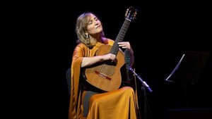 Popular / (VIDEO) ¡Berta Rojas contó cómo su guitarra la ayudó en su batalla contra el cáncer!