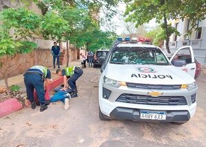 Asaltante fingió ser cliente y fue detenido con un arma falsa