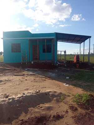 Delincuentes roban herramientas y equipos de una obra en construcción en el barrio Santo Domingo