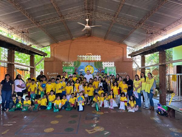 Niños del Hogar Carita Feliz reciben juguetes gracias a la Carrera de Triciclos